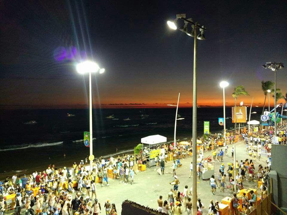 דירות סלבאדור Flat Na Avenida Oceanica מראה חיצוני תמונה